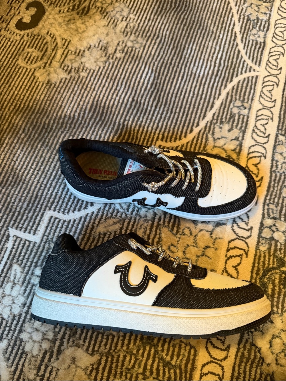True Religion Allison White & Black Shoes Low Top Sneakers Horseshoe Denim